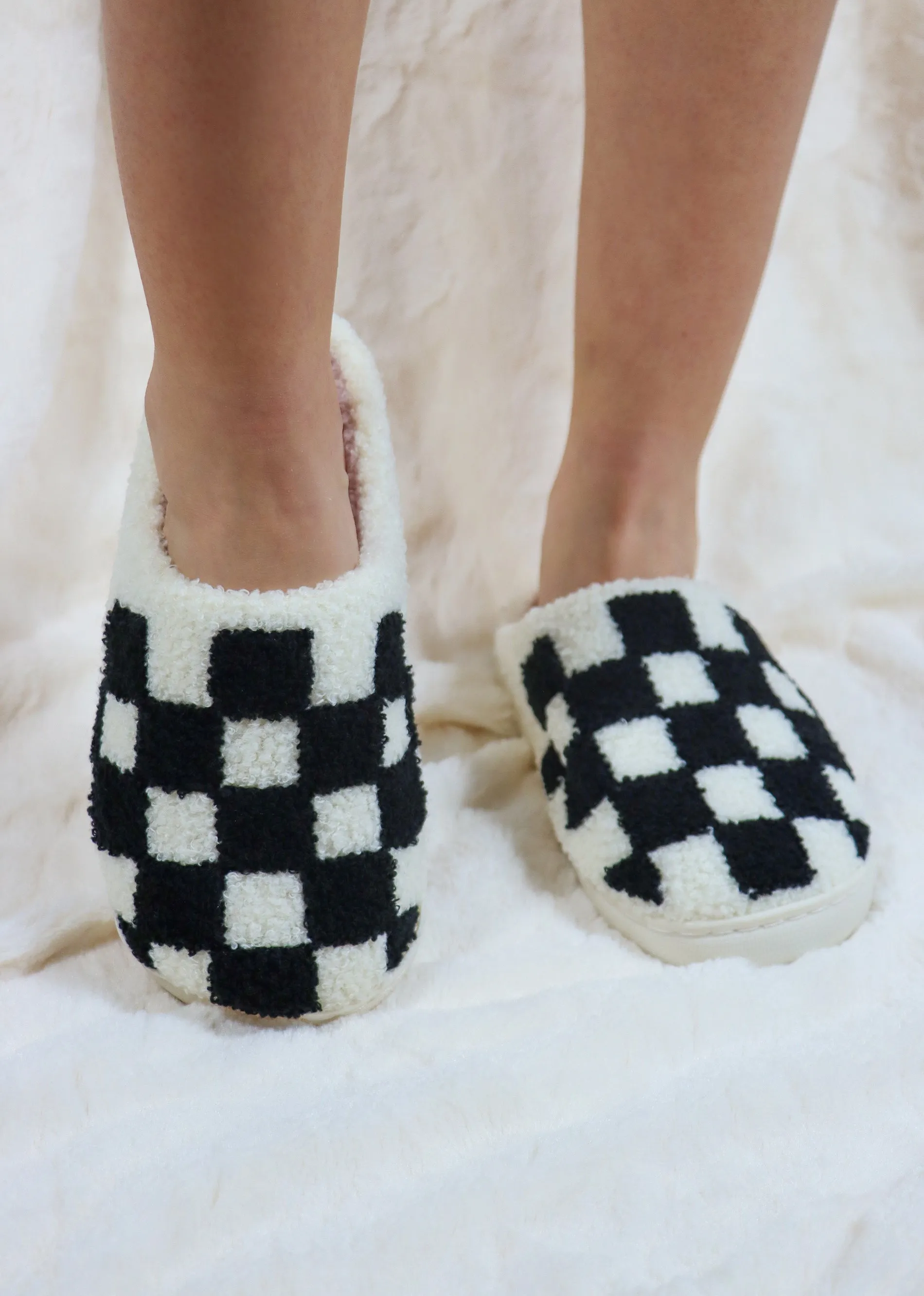 Checkered Slip-on Fuzzy Slipper ★ Black & White