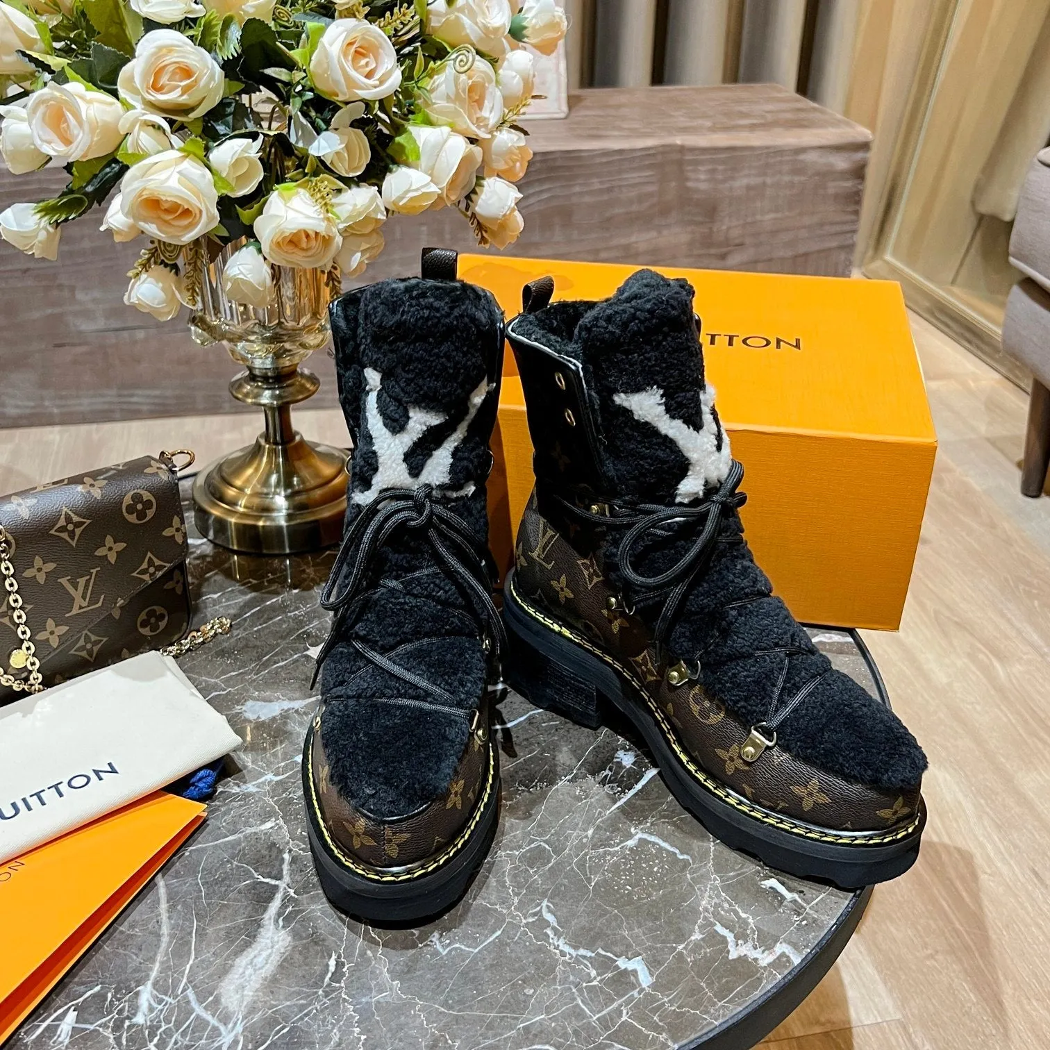 Premium  LUV BOOTS 043