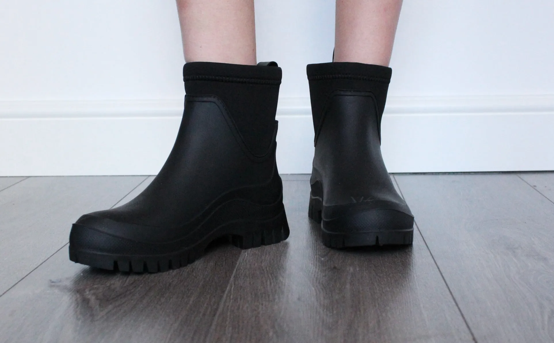 SE Louisa Short Chunky Boot in Black