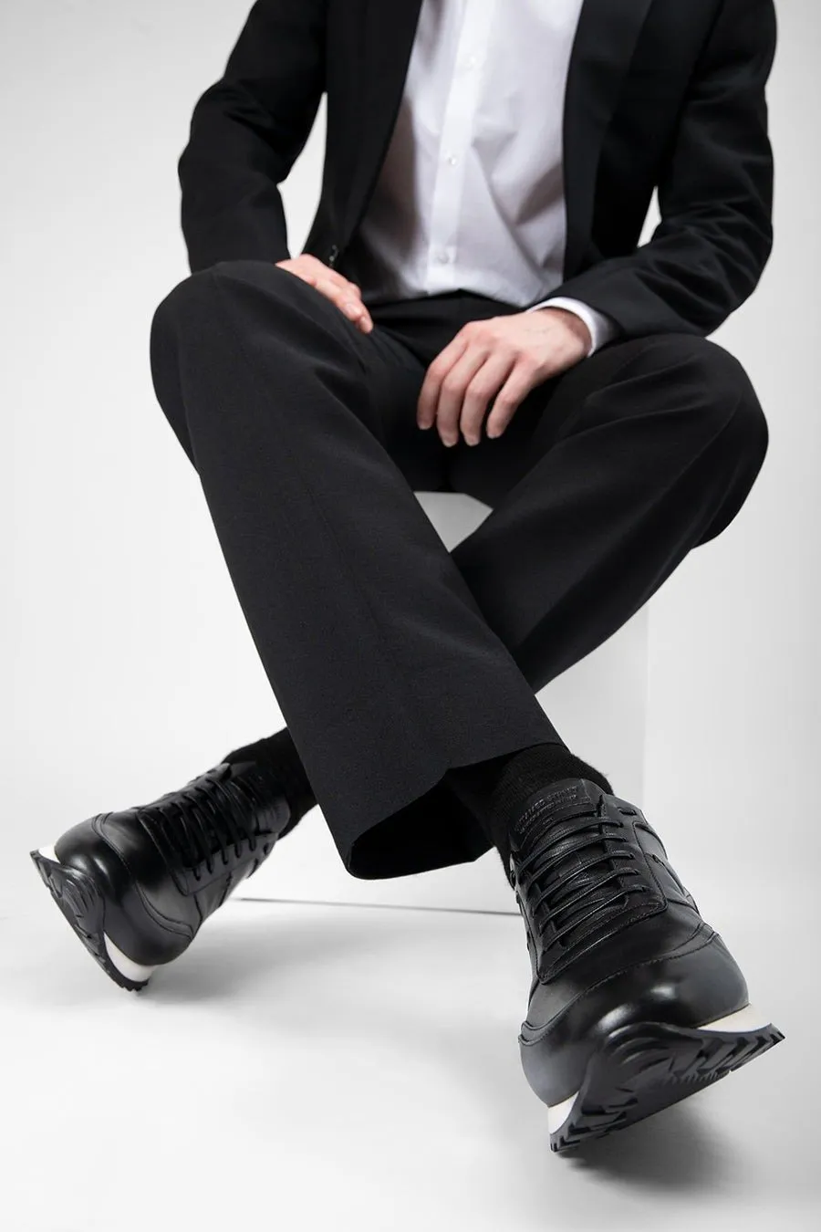 SOHO tuxedo-black runners