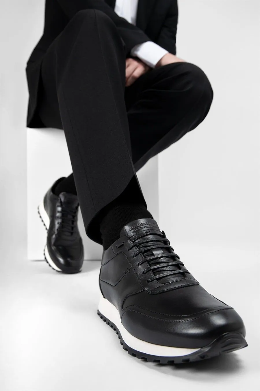 SOHO tuxedo-black runners